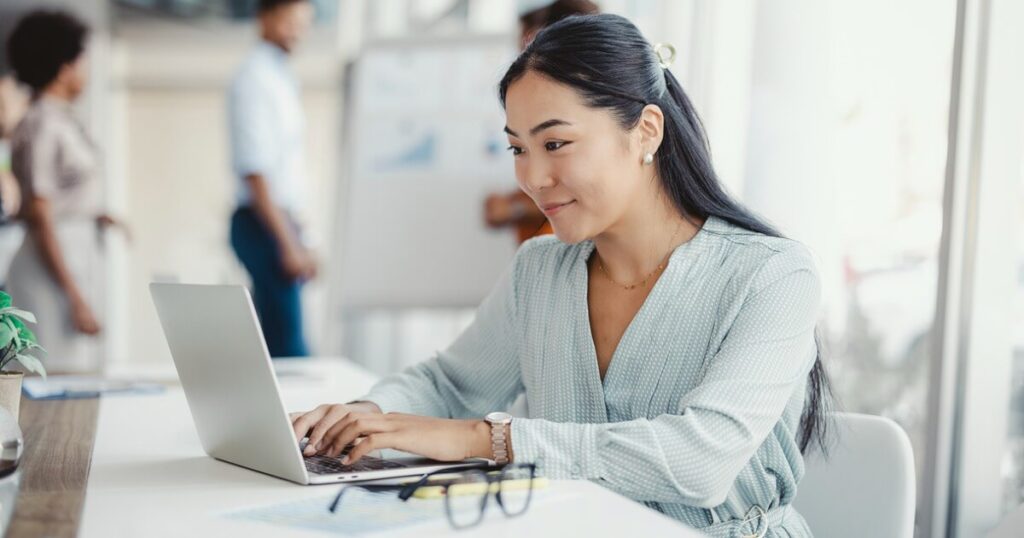 Woman using payroll software on her laptop